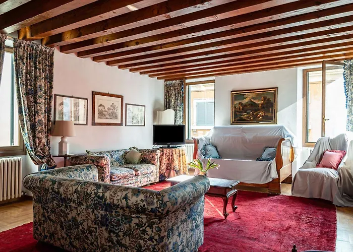 Cozy And Charming Apt In Veronacenter With Parking