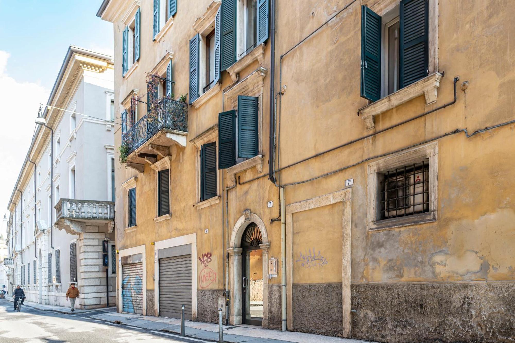 Cozy And Charming In Veronacenter With Parking