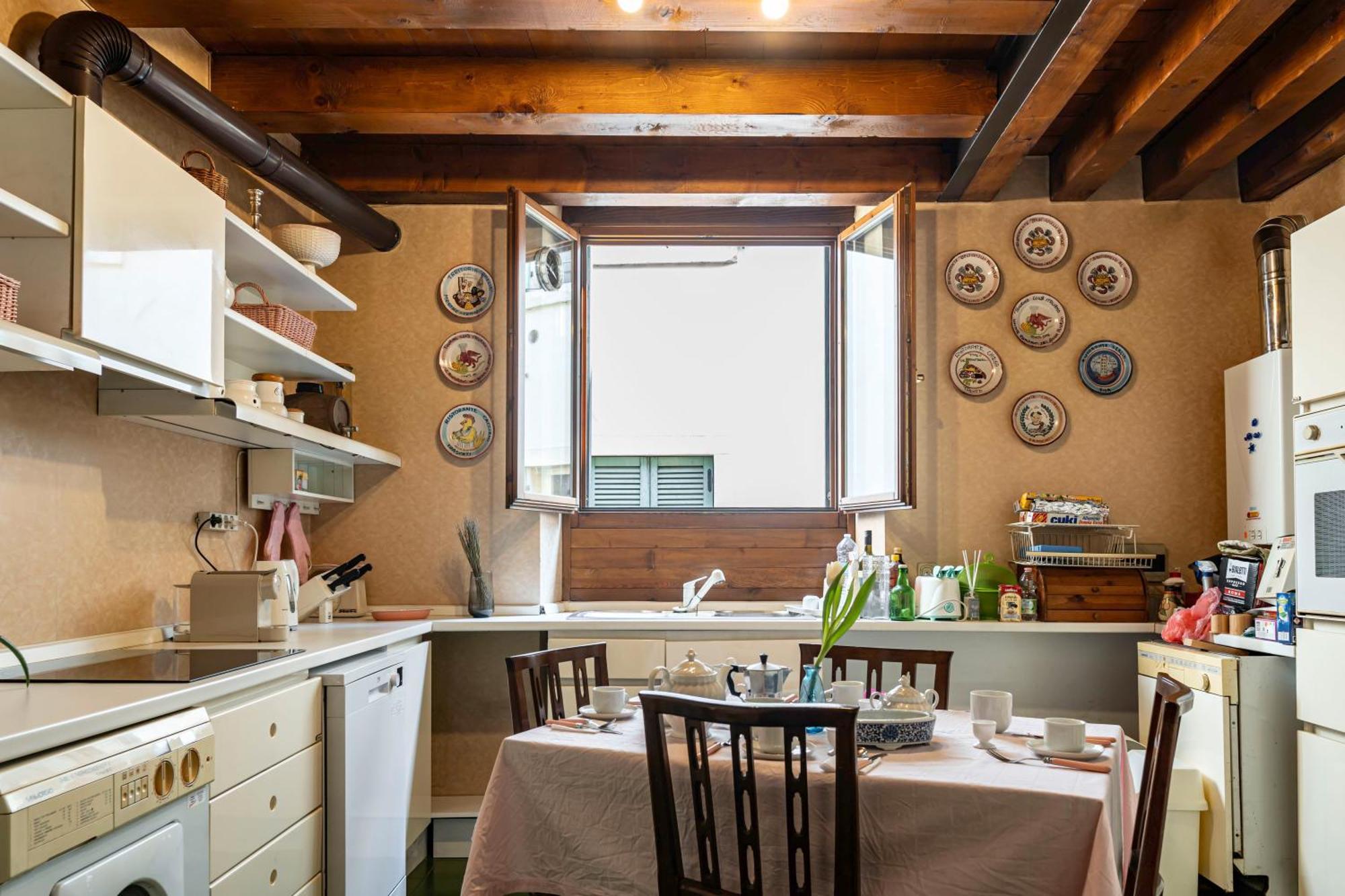 Cozy And Charming In Veronacenter With Parking Verona