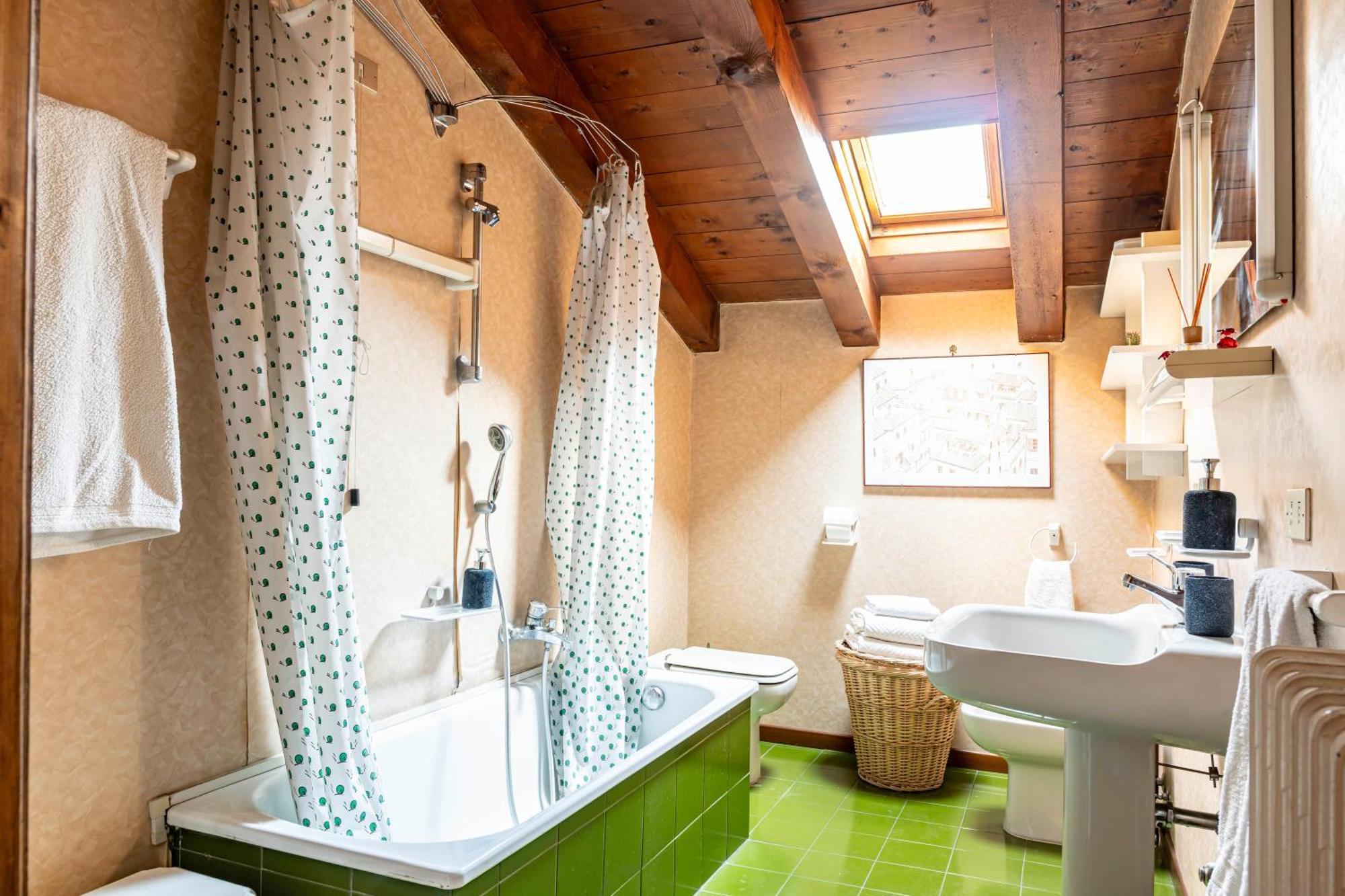 Cozy And Charming In Veronacenter With Parking *